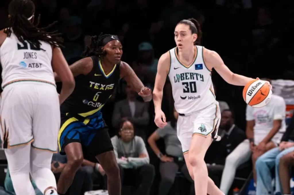 Breanna Stewart digs deep to lift Liberty over Wings for eighth straight win