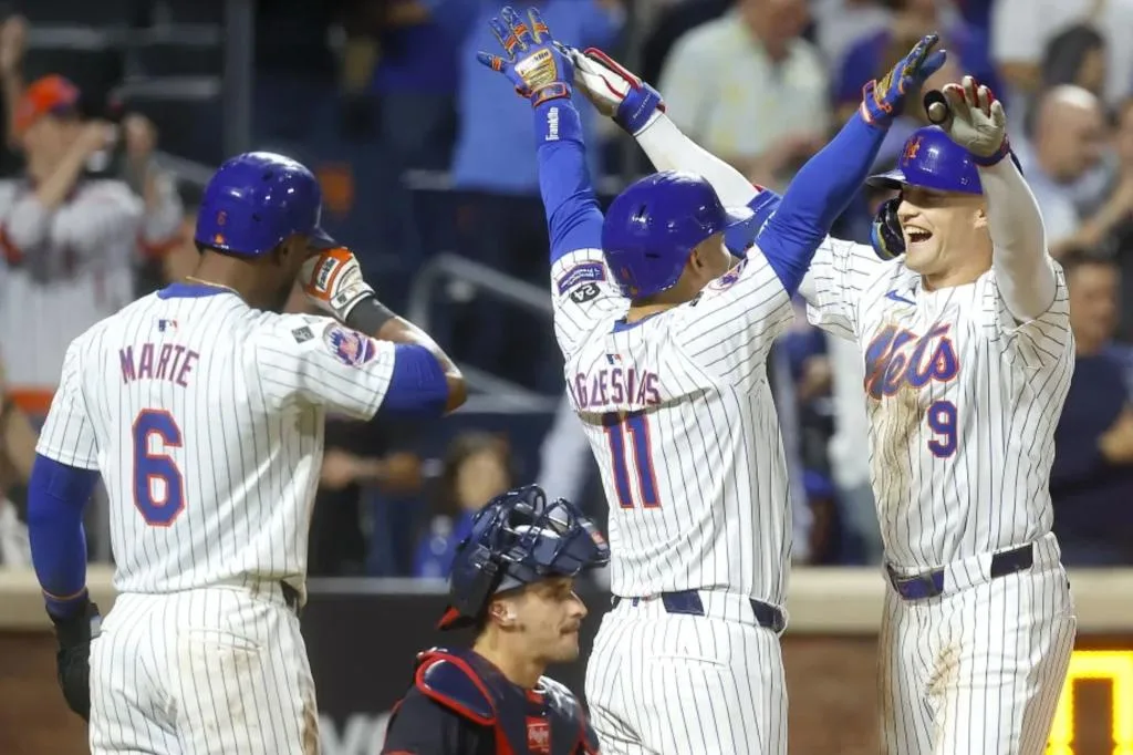 Mets destroy Nationals to maintain position in NL wild-card race